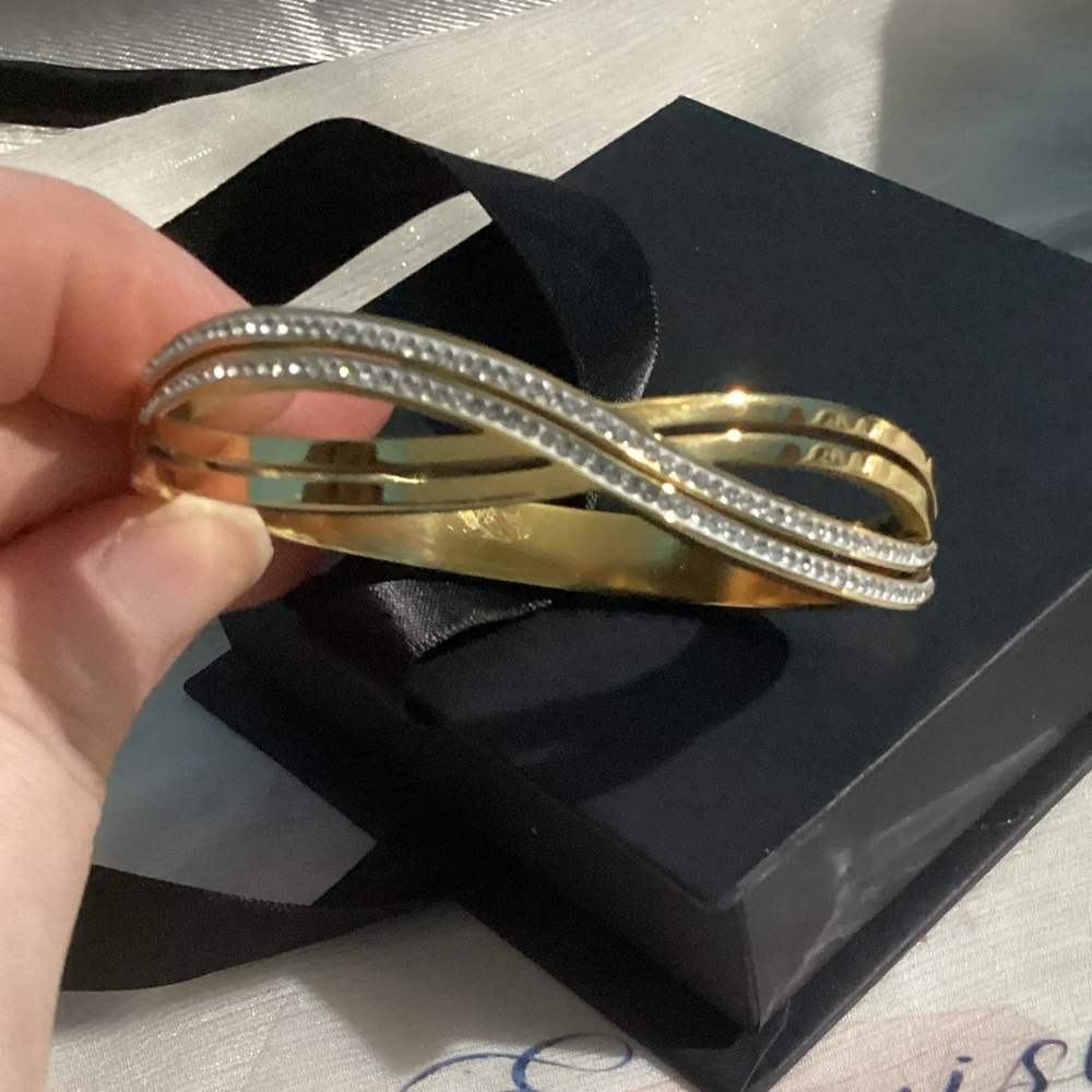 🖤Gorgeous Gold Plated  Crossover infinity  bracelet bangle